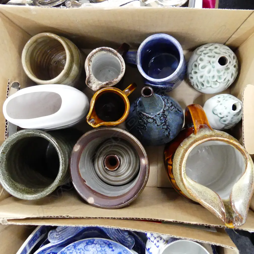 SMALL BOX 12 PCS NZ STUDIO POTTERY TALLEST 200MM Image 1++