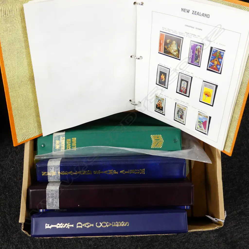 BOX LOT VINTAGE / RETRO STAMP ALBUMS ETC Image 1++