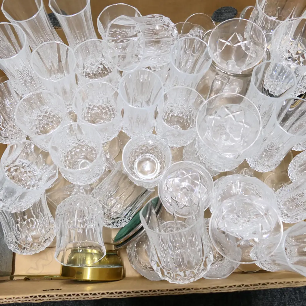 BOX LOT WINE / CHAMPAGNE GLASSES Image 1++