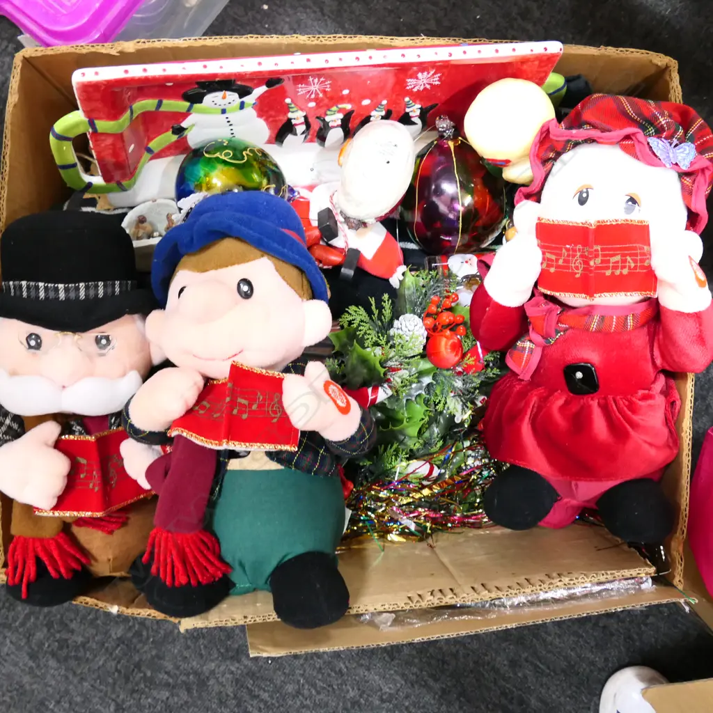 BOX LOT XMAS DECORATIONS, 3 SOFT TOYS ETC Image 1++