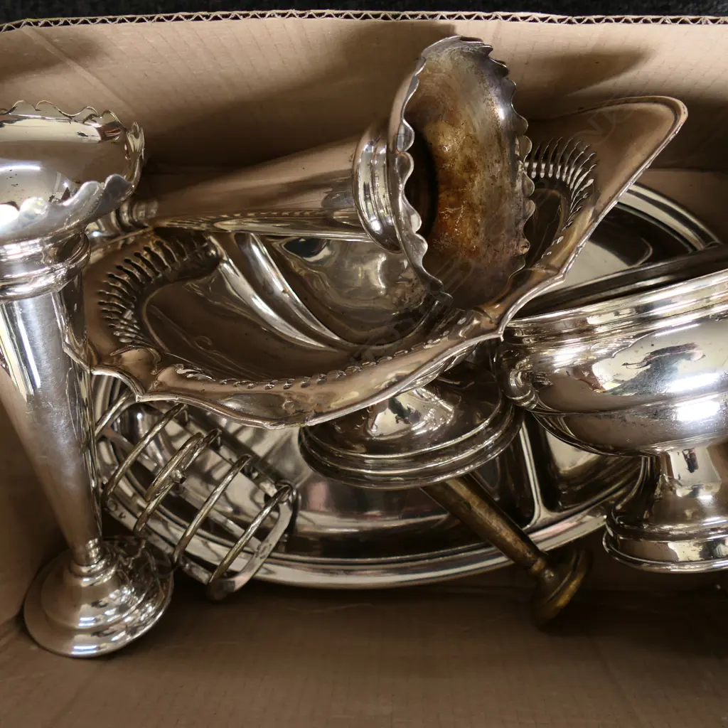 ASSTD SILVER PLATE INCLDS 2 TRUMPET VASES Image 1++
