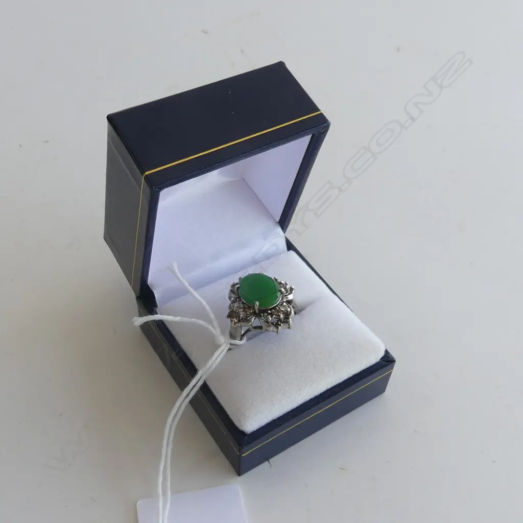 SILVER METAL & OVAL CABOCHON  GREEN STONE RING Image 1++