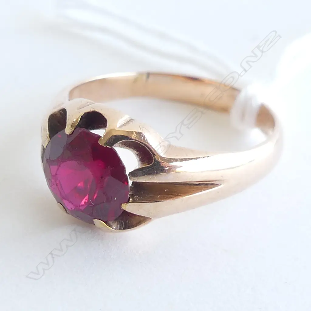 9CT GOLD & RED STONE/ ROSE GOLD SIGNET RING 4.1GMS Image 1++