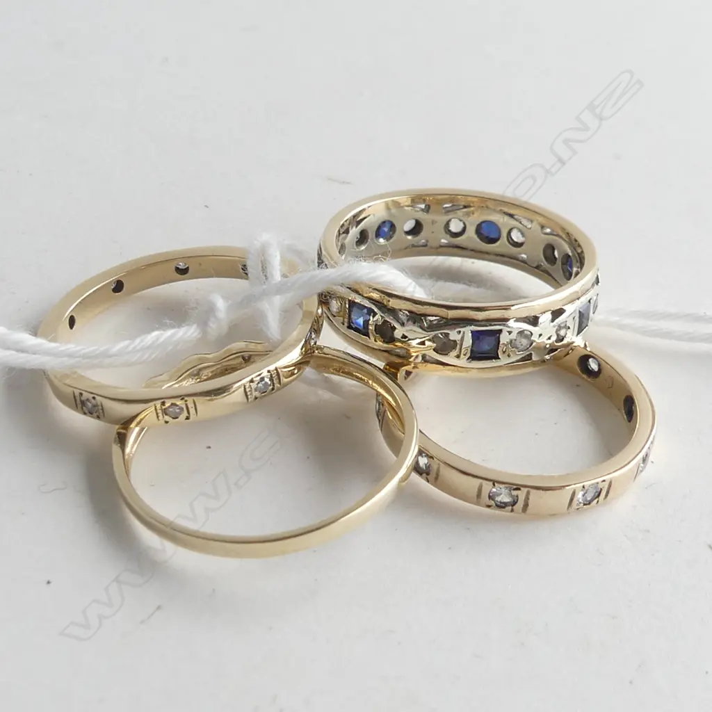 4 ASST 9CT GOLD BANDS 7.7GMS  Image 1++