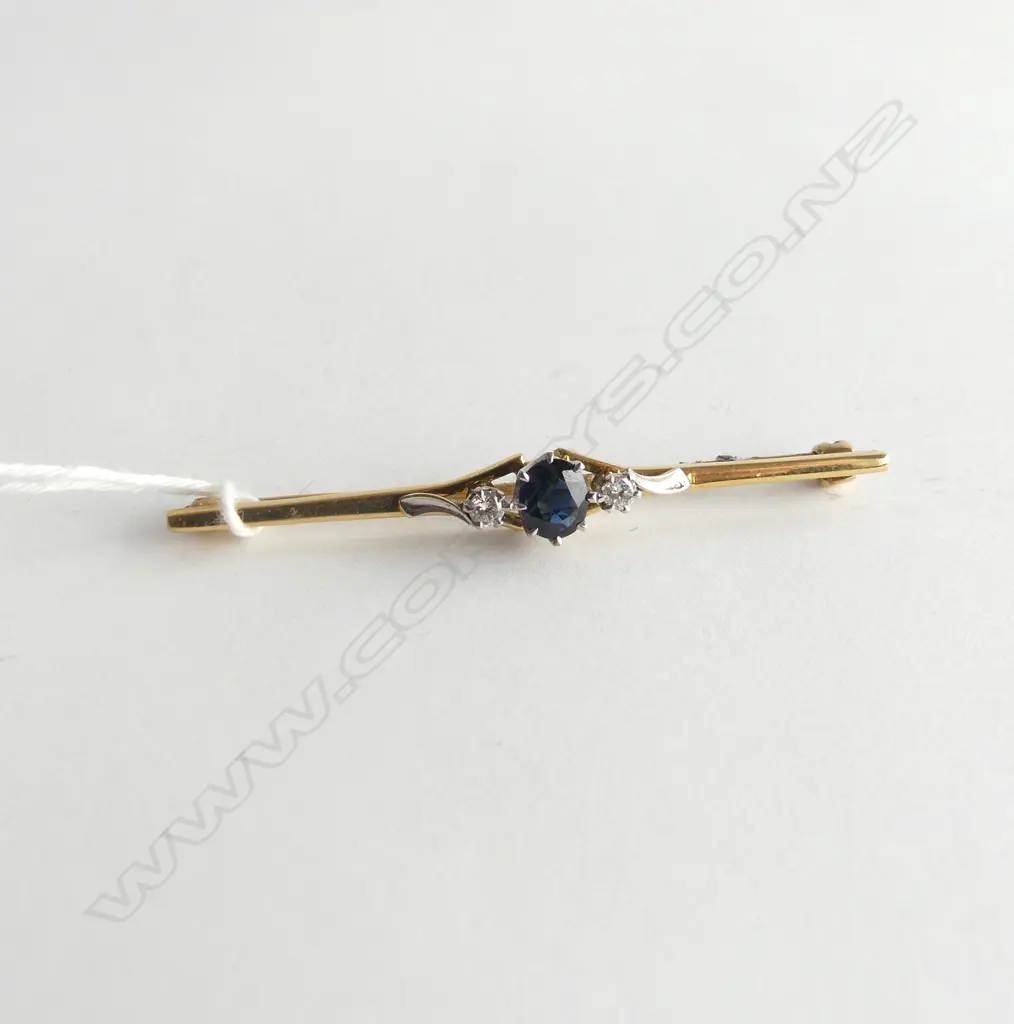 18CT SAPPHIRE & DIAMOND BAR BROOCH 4.35gms Image 1++