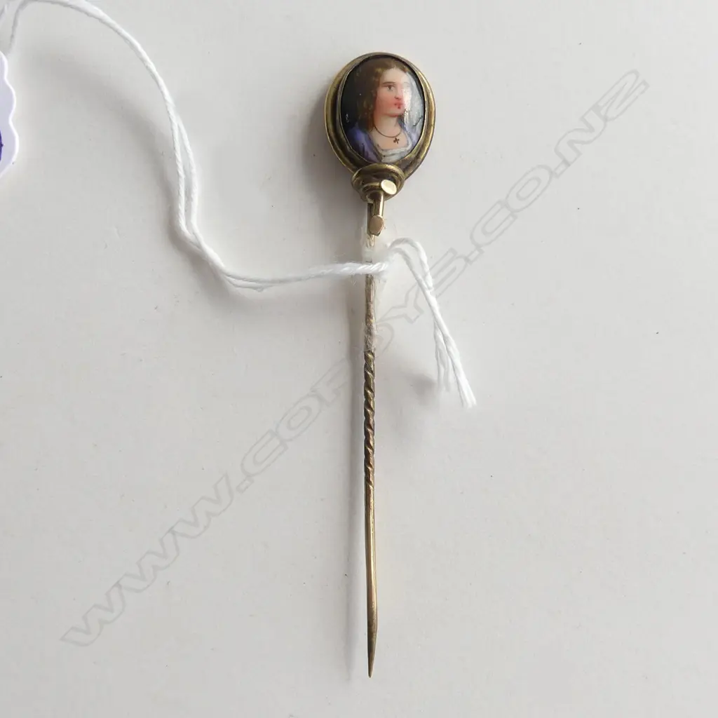 19thC GILT MINI PORTRAIT H/P PLAQUE HAT PIN Image 1++