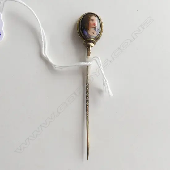 19thC GILT MINI PORTRAIT H/P PLAQUE HAT PIN