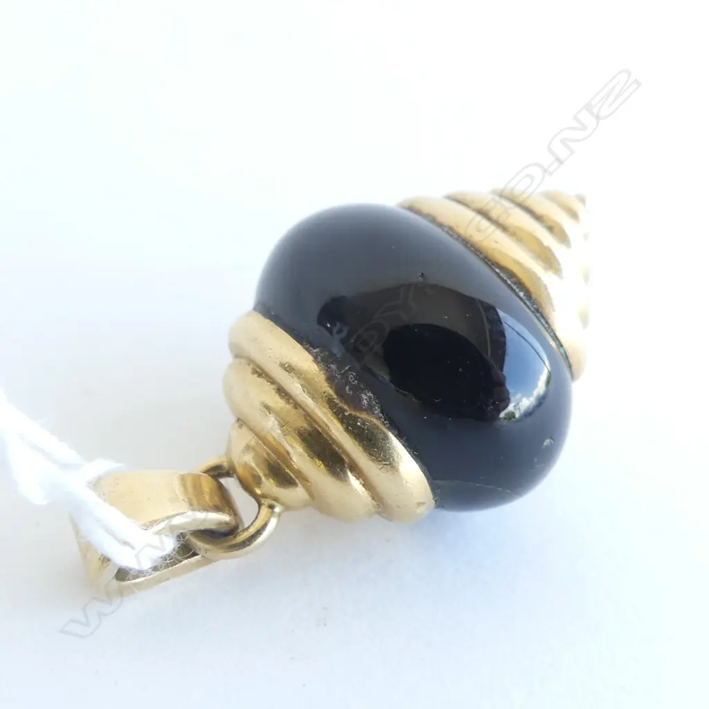 18CT GOLD & BLACK ONYX PENDANT 18.5GMS FAULTED Image 1++