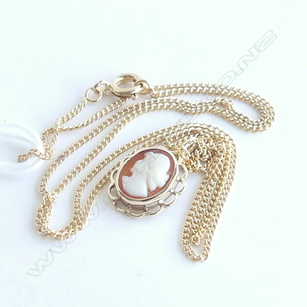 GOLD CAMEO PENDANT, PLATED CHAIN  Image 1++