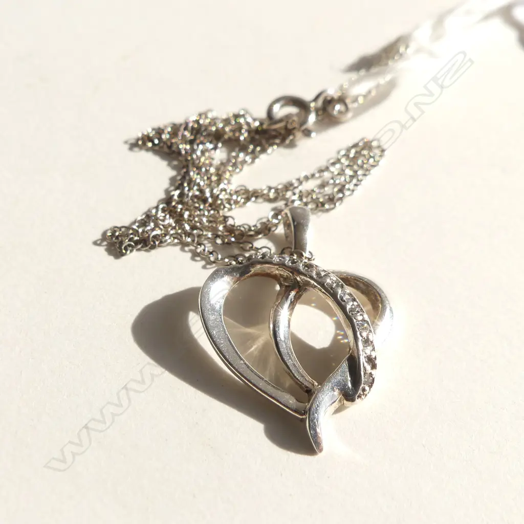 DIAMOND & SILVER HEART PENDANT & CHAIN 2.20GMS Image 1++