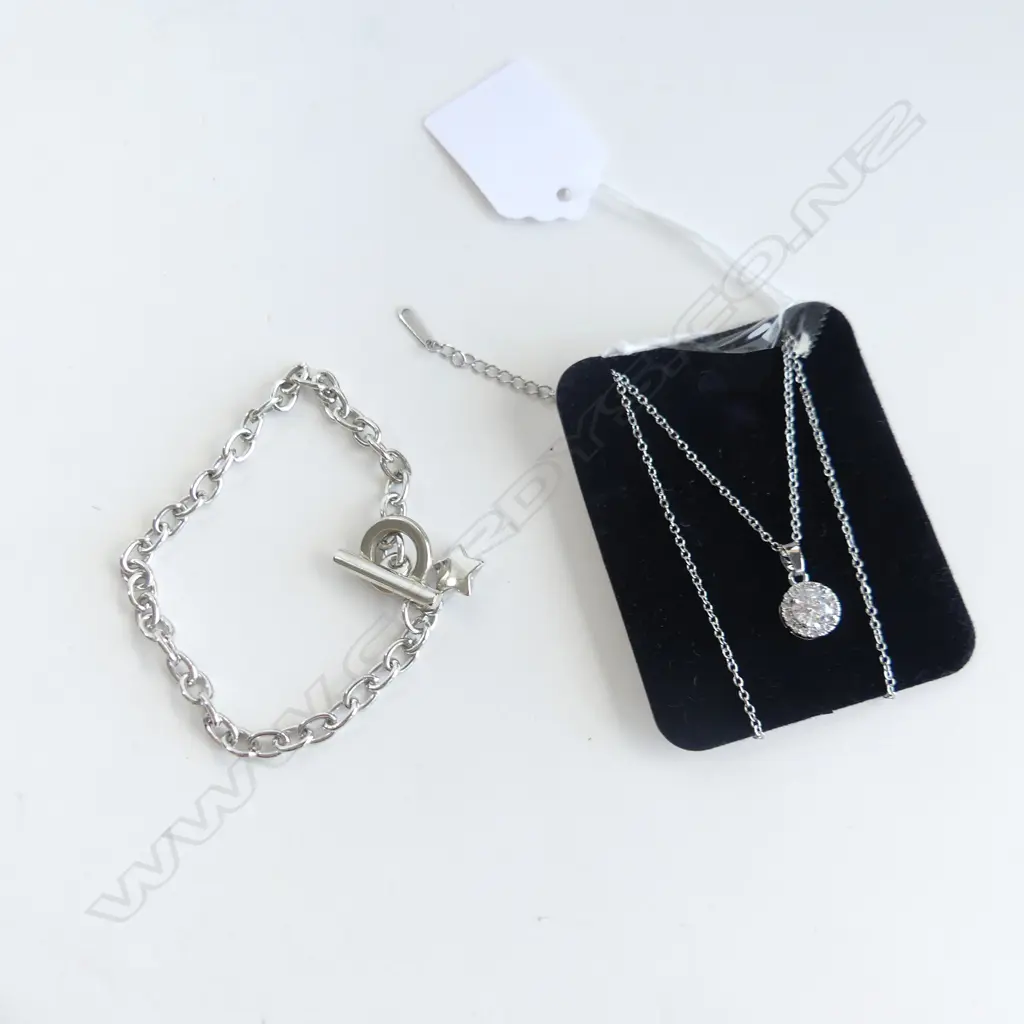 FAUX  SOLITAIRE DIAMOND ON SILVER TONE CHAIN & FOB BRACELET WITH STAR CHARM Image 1++
