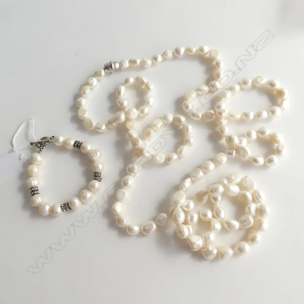 LONG FRESH WATER PEARL NECKLACE W MAGNETIC CLASP (1200mm) + BRACELET WITH DIAMANTES Image 1++