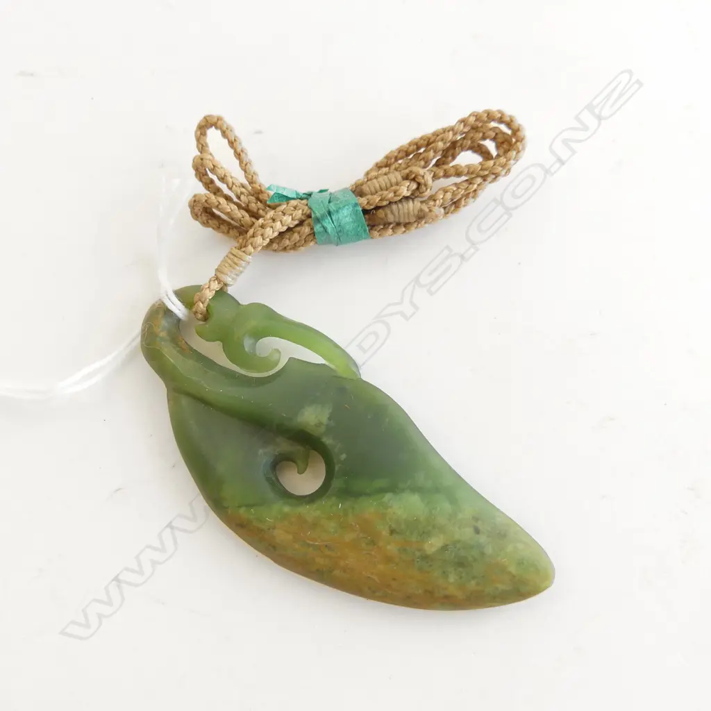 NZ POUNAMU (GREENSTONE)LG HOOK PENDANT (L 80MM) ON TAN WAXED ADJUSTABLE CORD Image 1++