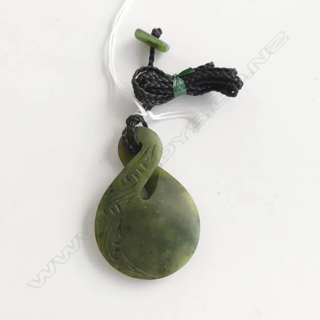 NZ POUNAMU (GREENSTONE) SINGLE TWIST CARVED PENDANT (L60MM) ON BLACK WAXED ADJUSTABLE CORD Image 1++