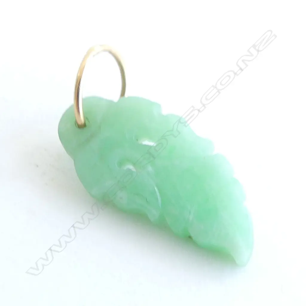 9CT GOLD & JADE LEAF PENDANT  Image 1++