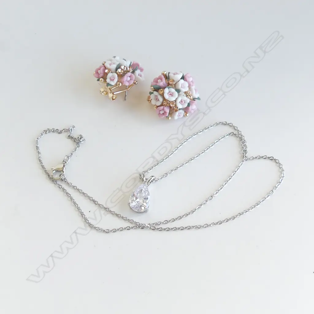 PR ROUND FLORAL CLIP OR POST EARRINGS + TEAR DROP FAUX DIAMOND PENDANT & SILVER TONE CHAIN Image 1++