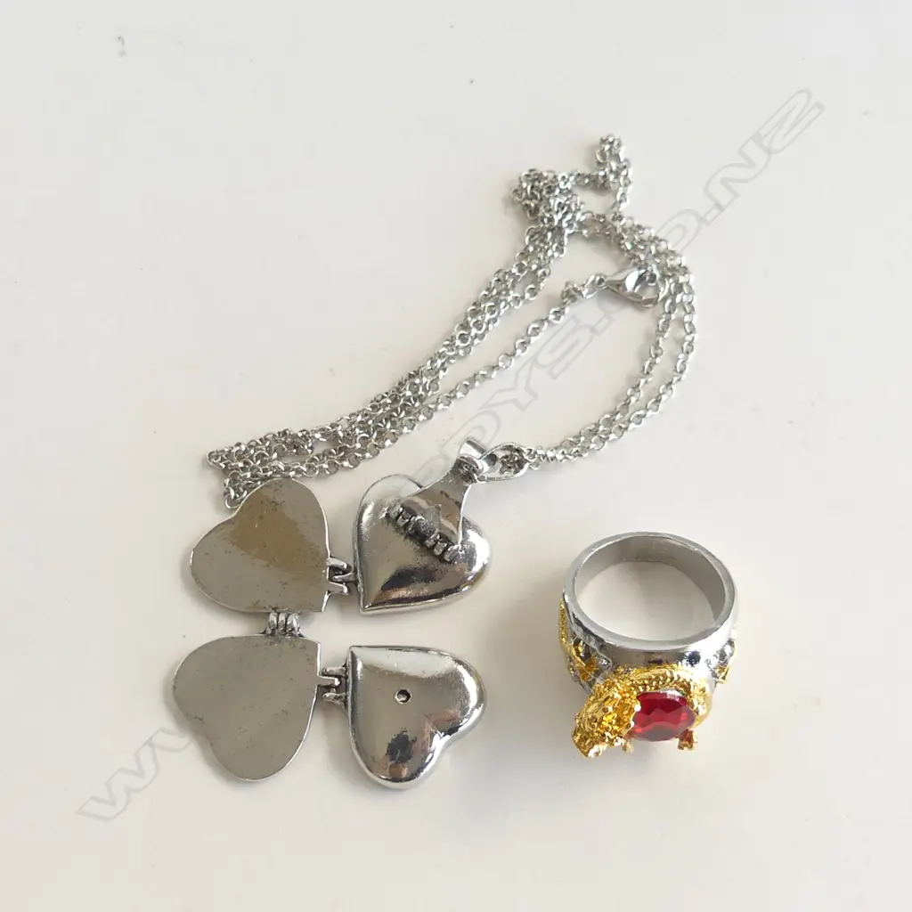 LG SILVER & GOLD TONE DRAGON RING WITH RED GLASS STONE + SILVER TONE MULTI FOLDING HEART LOCKET & CHAIN Image 1++