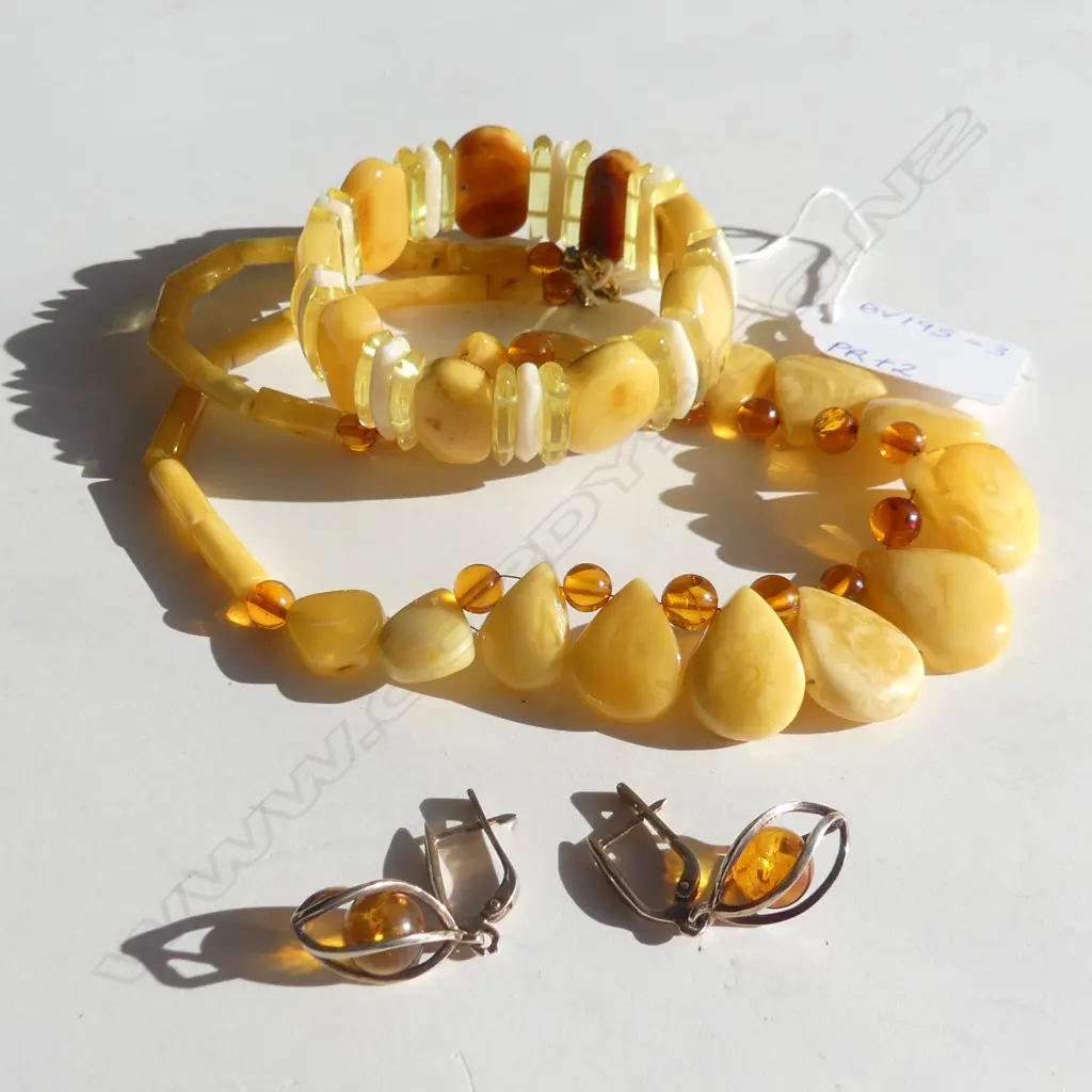 9CT GOLD & AMBER DROP EARRINGS, AMBER BEAD NECKLACE & BRACELET  Image 1++