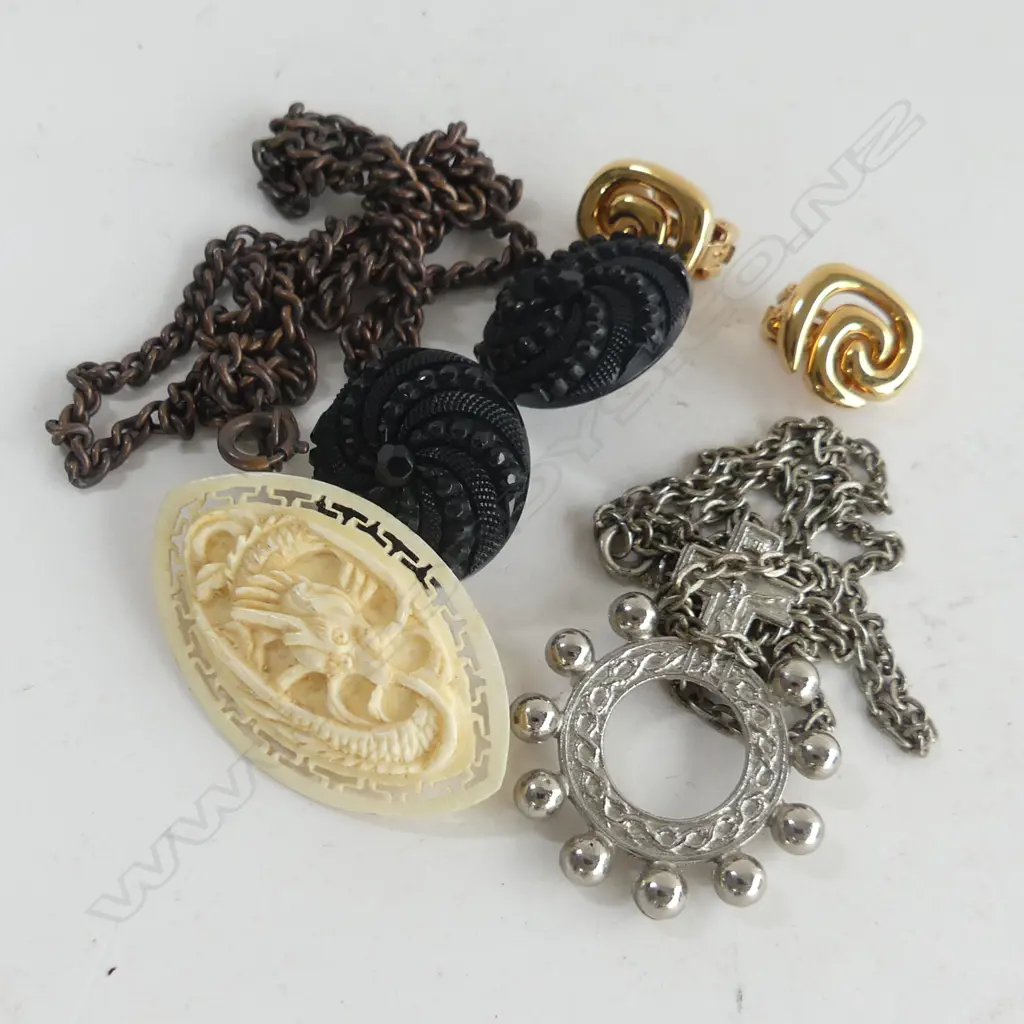 2 PR'S LADIES EARRINGS 2 BROOCHES & 2 CHAINS Image 1++