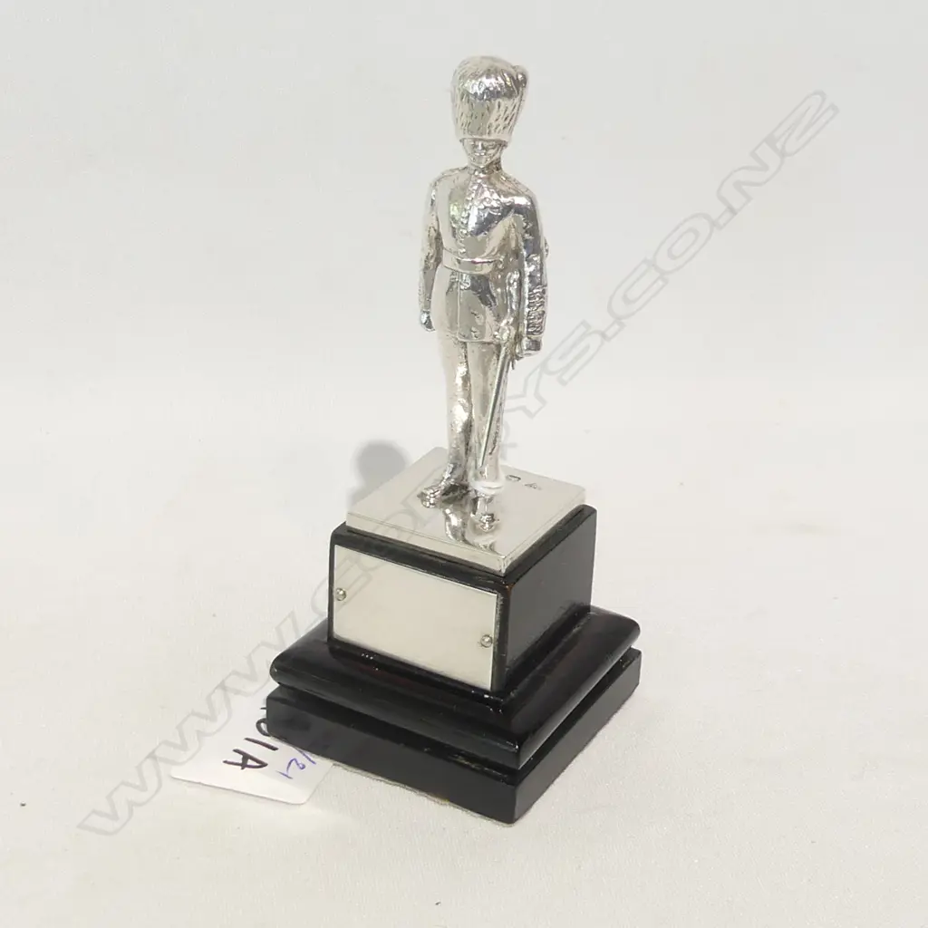 SILVER GRENADIER GUARD - MOUNTEDr ON BASE H 110MM Image 1++