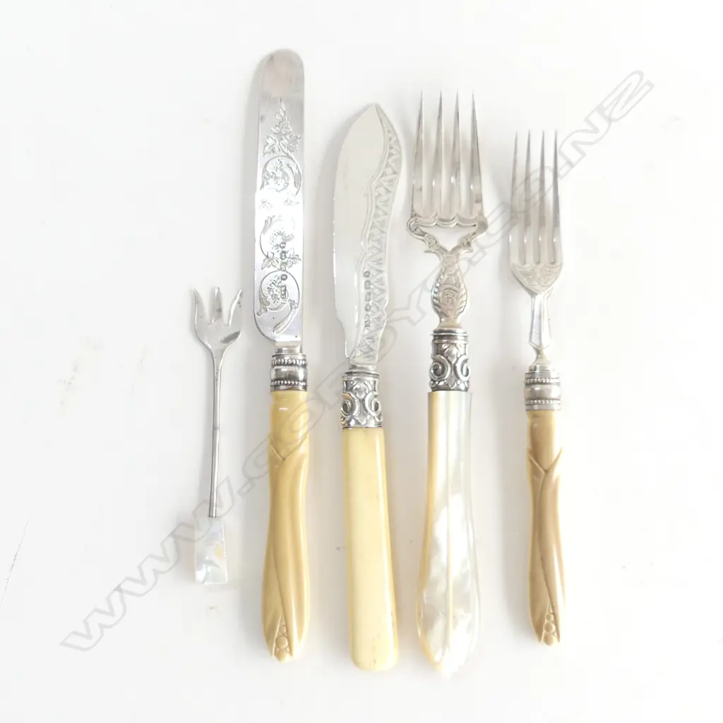 5 PCES STG & MoP / IVORINE CUTLERY Image 1++