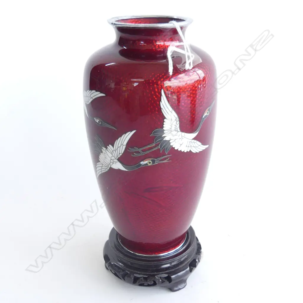 JAPANESE RED CLOISONE VASE WITH CRANES ON STAND 221MM Image 1++