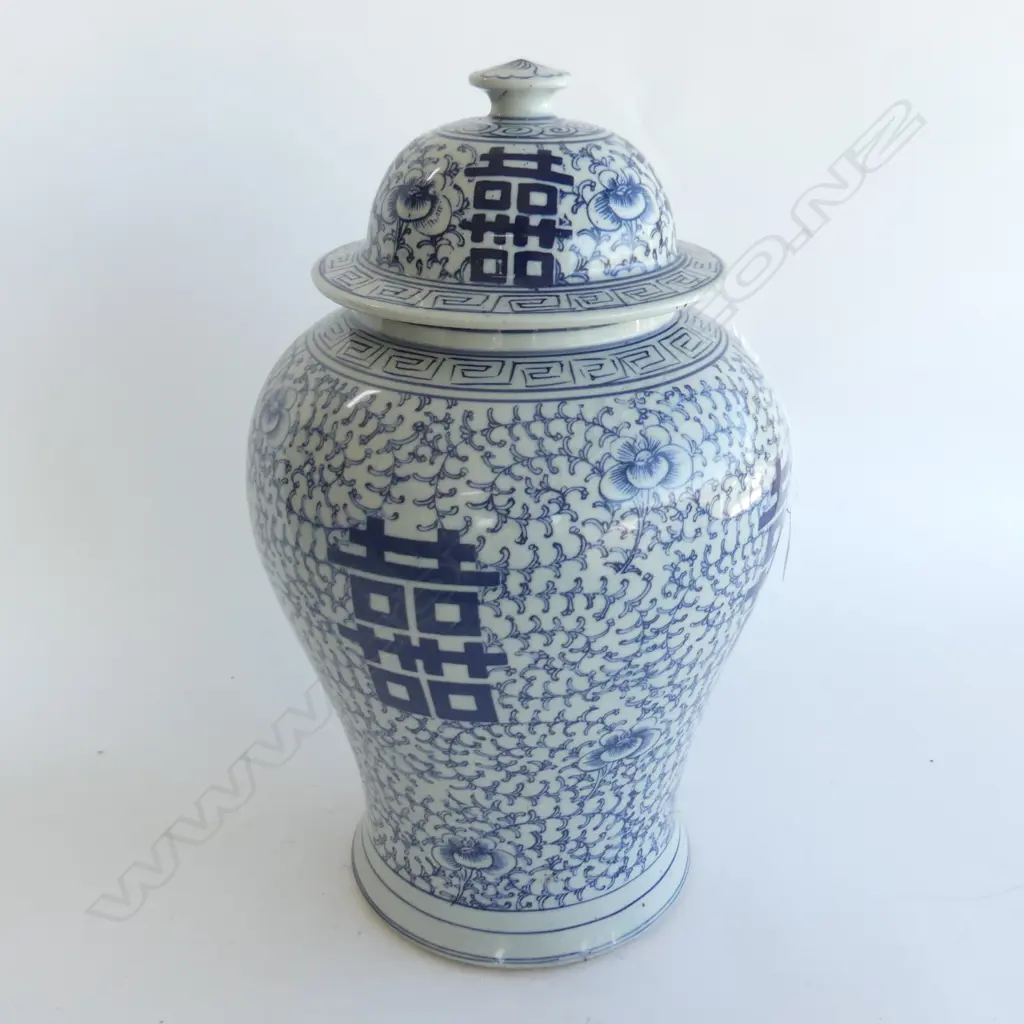 LG ORIENTAL BLUE & WHITE LIDDED JAR H. 430MM Image 1++