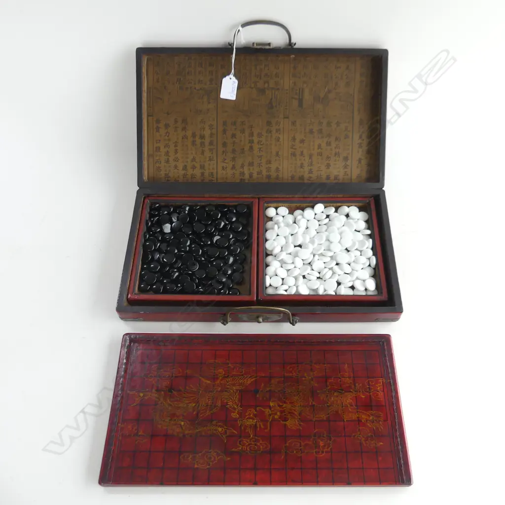 VINTAGE STYLE RED LACQUER GO GAME, CASED W.390mm Image 1++