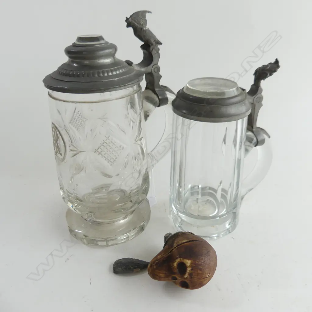 2 ANTIQUE CRYSTAL STEINS + MOUNTED SKULL L.60mm Image 1++