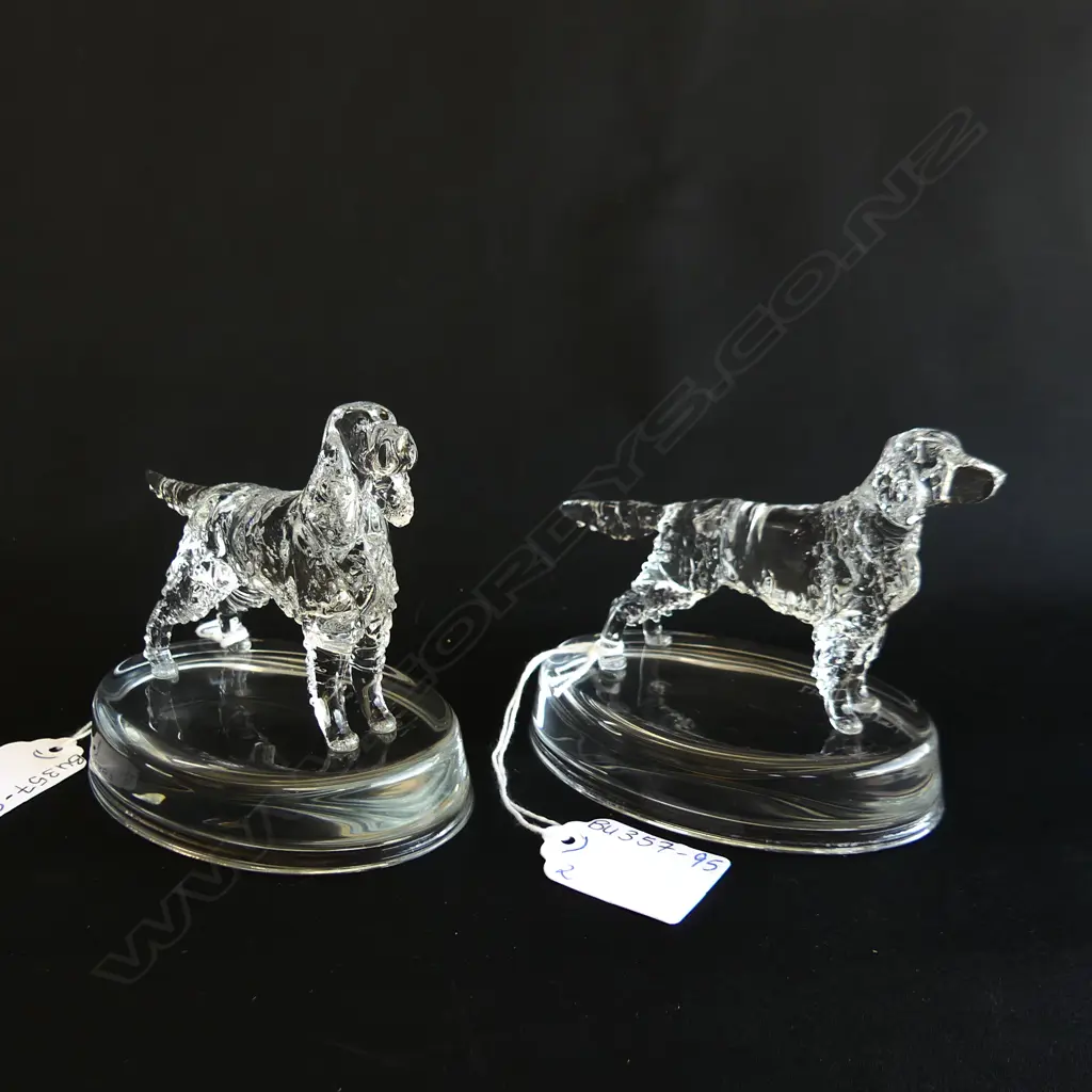 2 GLASS STATUETTES; GORDON SETTER & GOLDEN RETRIEVER, SIGNED NEIL HARRIS 2017 Image 1++