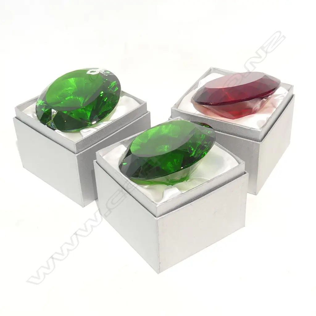 3 ART GLASS PAPERWEIGHTS  Image 1++
