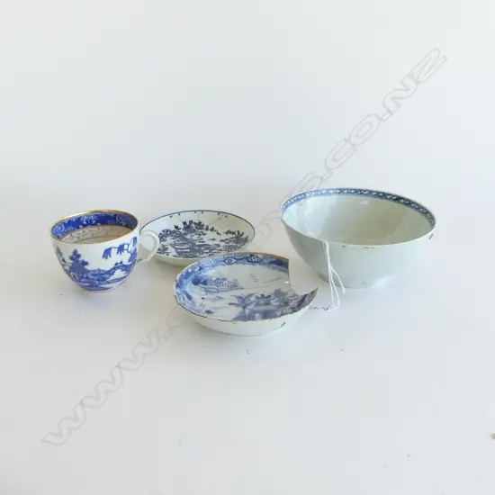 4 PCES ANTIQUE 18/19thC PORCELAIN; WORCESTER TEA BOWL w. OLD REPAIR 150mm dia, B/W C/S, SAUCER w. 3 LADIES