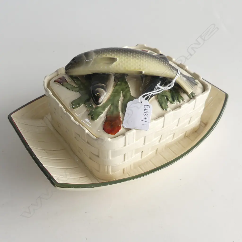 LATE 19thC GEORGE JONES MAJOLICA FISH LIDDED DISH W.235mm Image 1++
