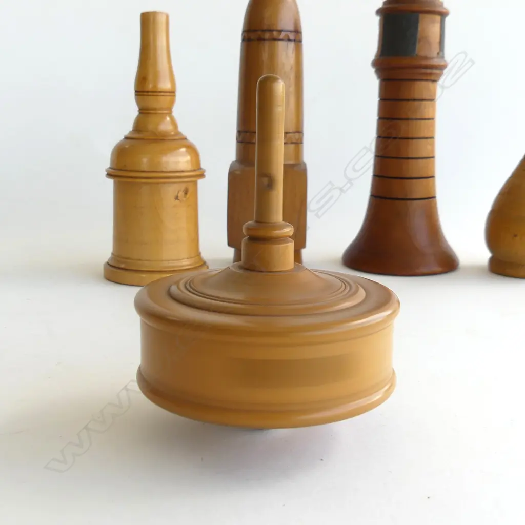 SMALL BOX 5PCS TREEN SPINNING TOP ETC Image 1++