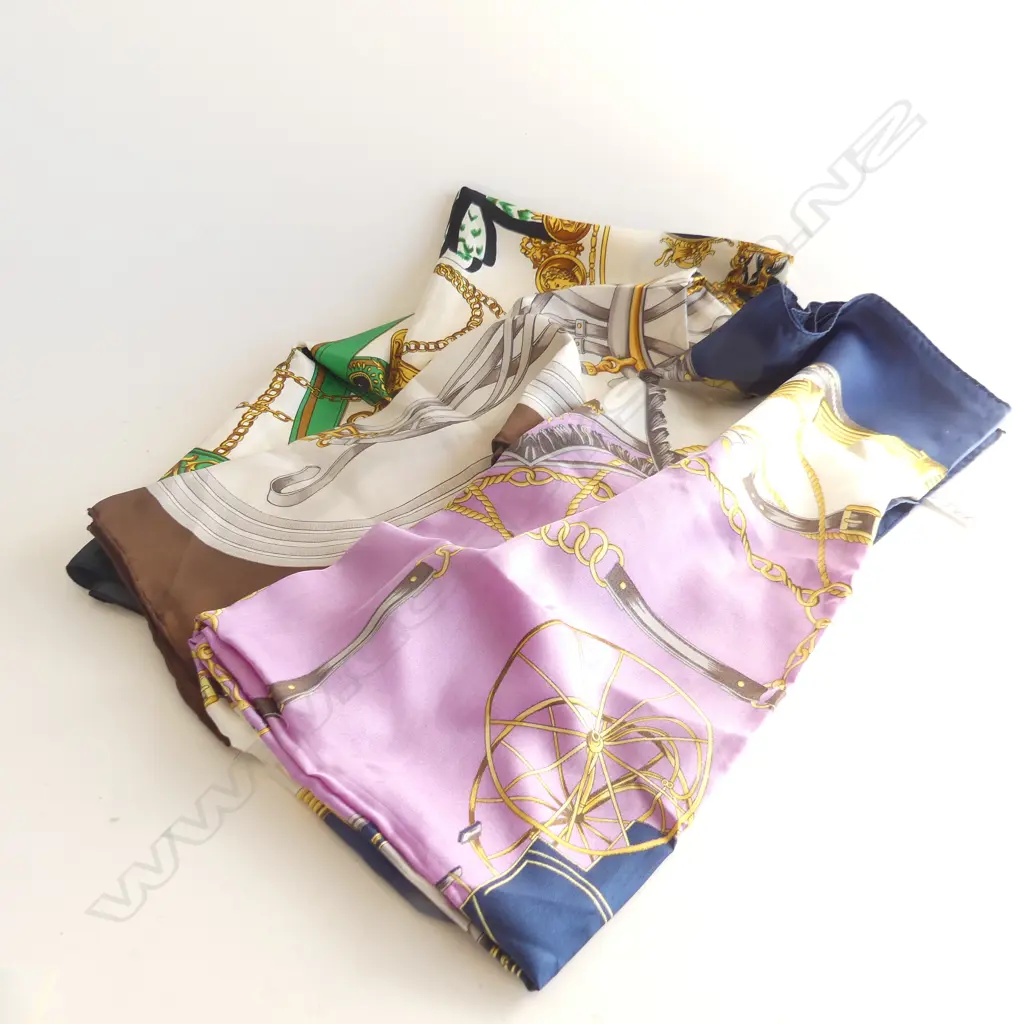 3 LG VINTAGE SILK SCARVES  Image 1++