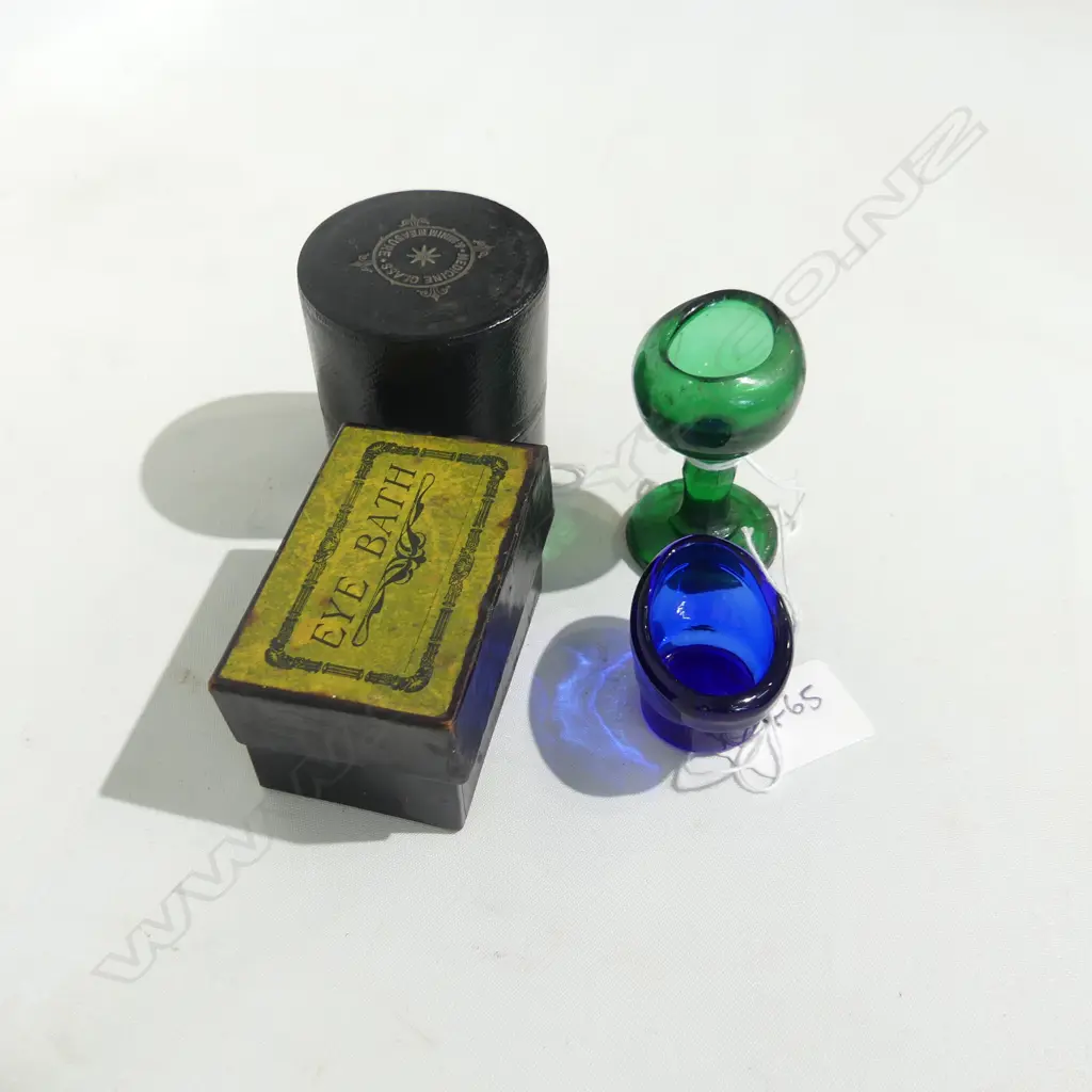 CASED MEDICINE MEASURE & 3 EYE BATHS & 1 BOXED Image 1++