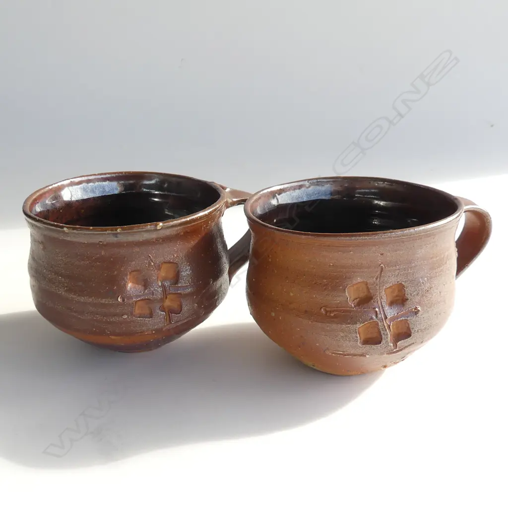 IAN SMAIL – 2 MUGS H.80mm Image 1++