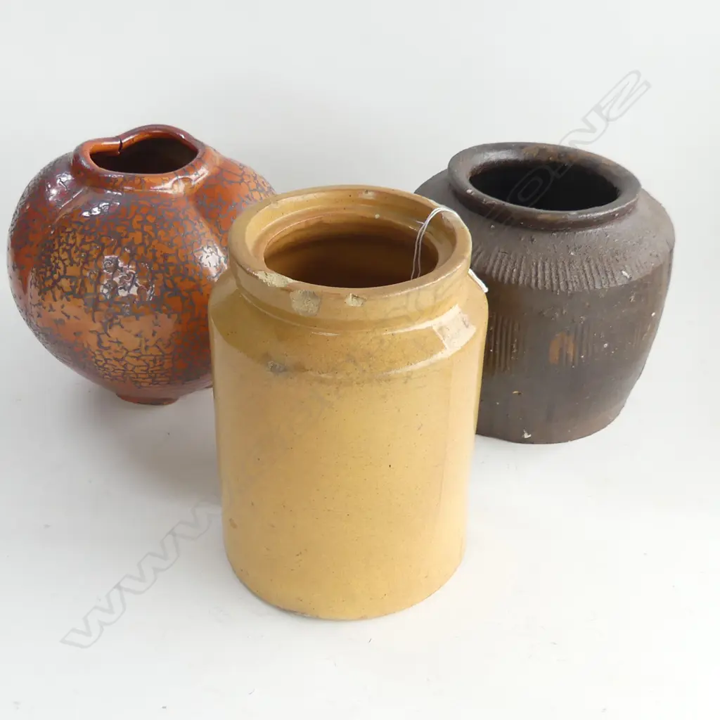 3 CERAMIC CONTAINERS; AUSTIN KIRK CROCK H.210mm chips + GREG BARRON + OTHER VASES Image 1++