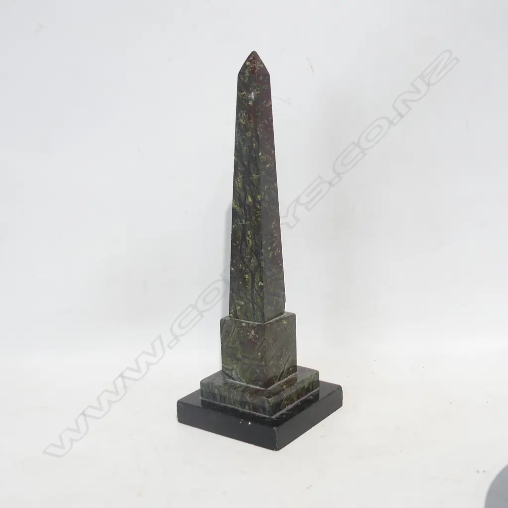 MARBLE OBELISK H.290mm Image 1++