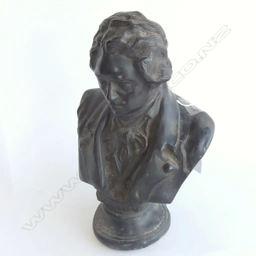 BRONZE BUST OF BEETHOVEN H. 350MM Image 1++