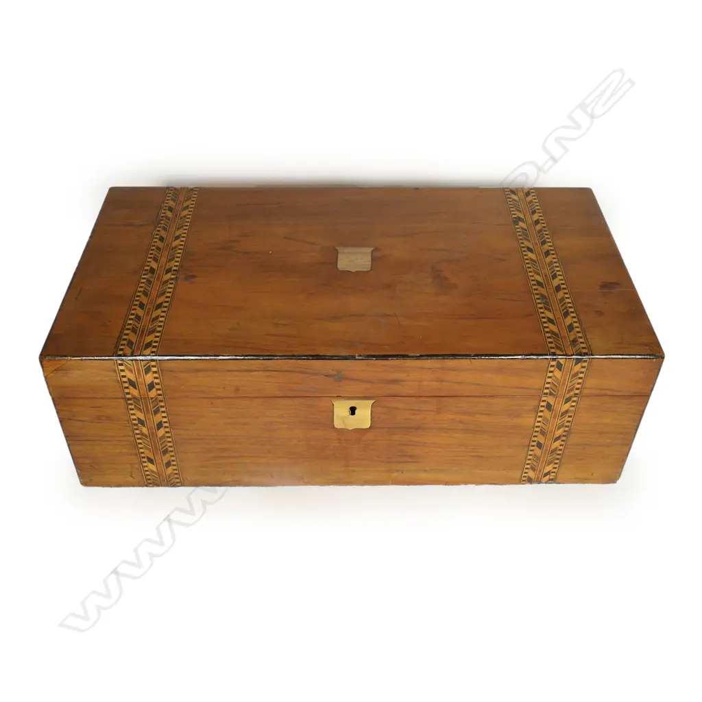 A Victorian walnut inlaid writing slope, Image 1++