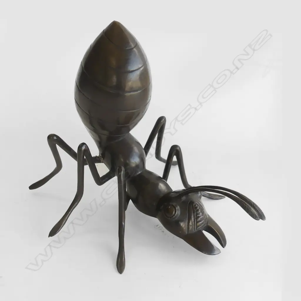 BRONZE ANT L 350 H 310MM Image 1++