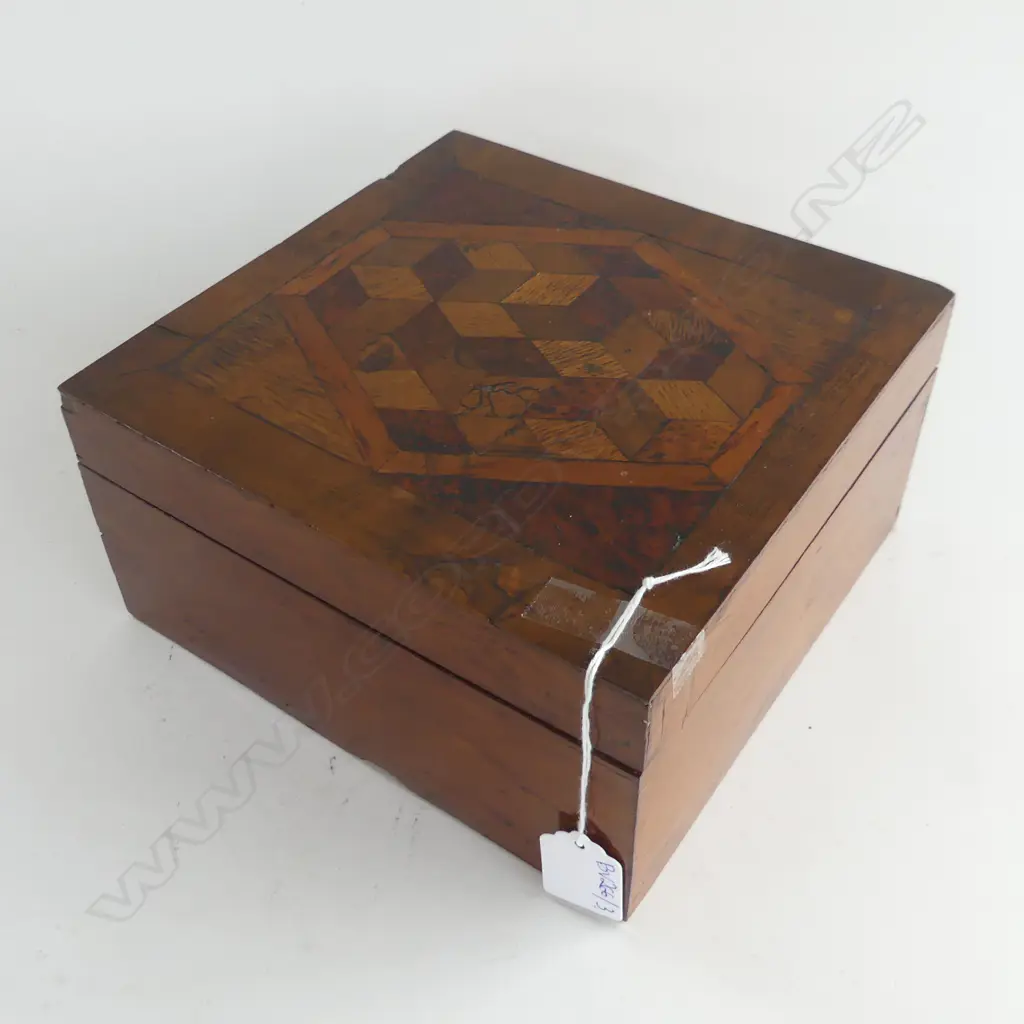 NZ COLONIAL MOTTLE KAURI BOX w. INLAID TOP W.205mm Image 1++