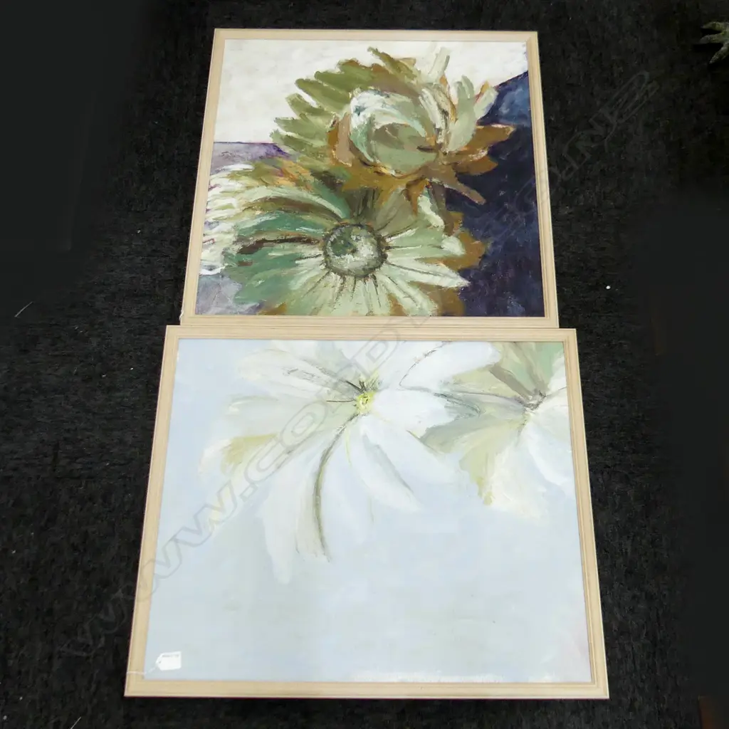 2 NGAIRE CUCKLE FLORAL OILS 600x600mm / 645x540mm Image 1++