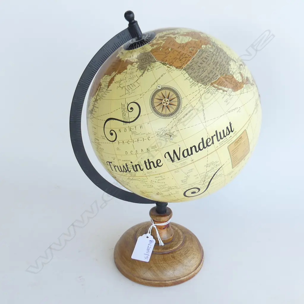 VINTAGE STYLE GLOBE 'TRUST IN THE WANDERLUST' H.330mm Image 1++