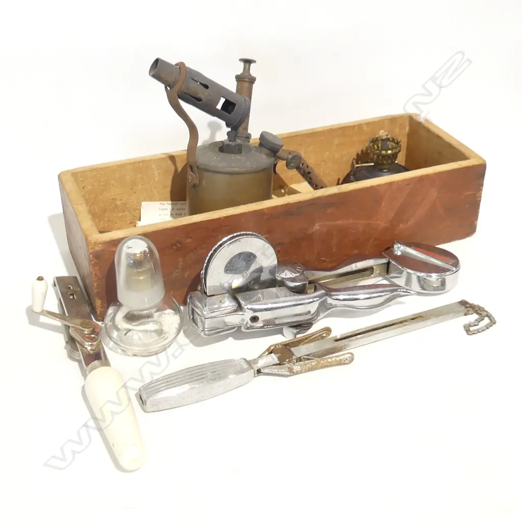SM BOX VINTAGE TOOLS ETC.. Image 1++