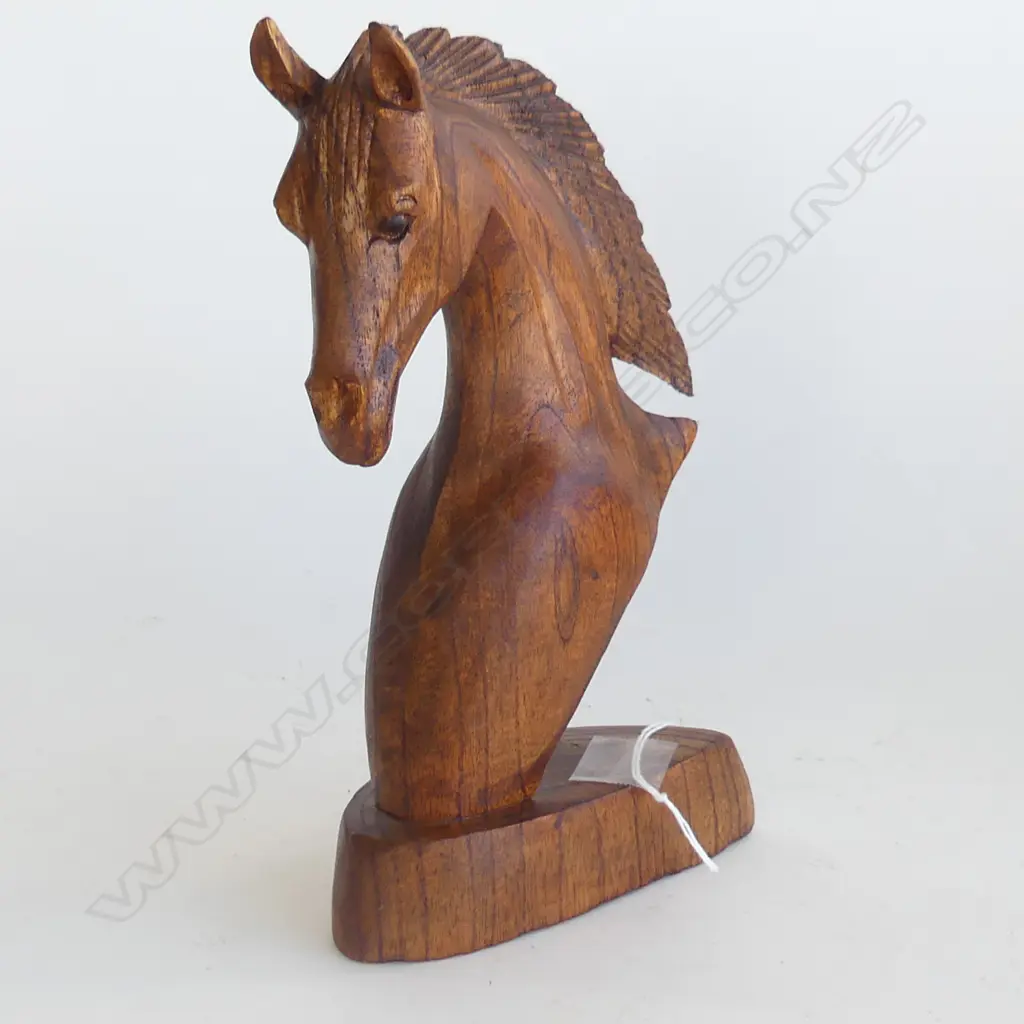 CARVED WOODEN HORSE HEAD H. 235MM (SM CHIP TO MANE) Image 1++