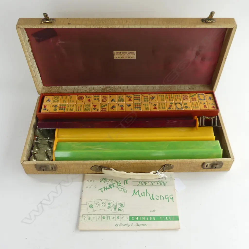 CASED VINTAGE CATALIN MAH JONG SET Image 1++