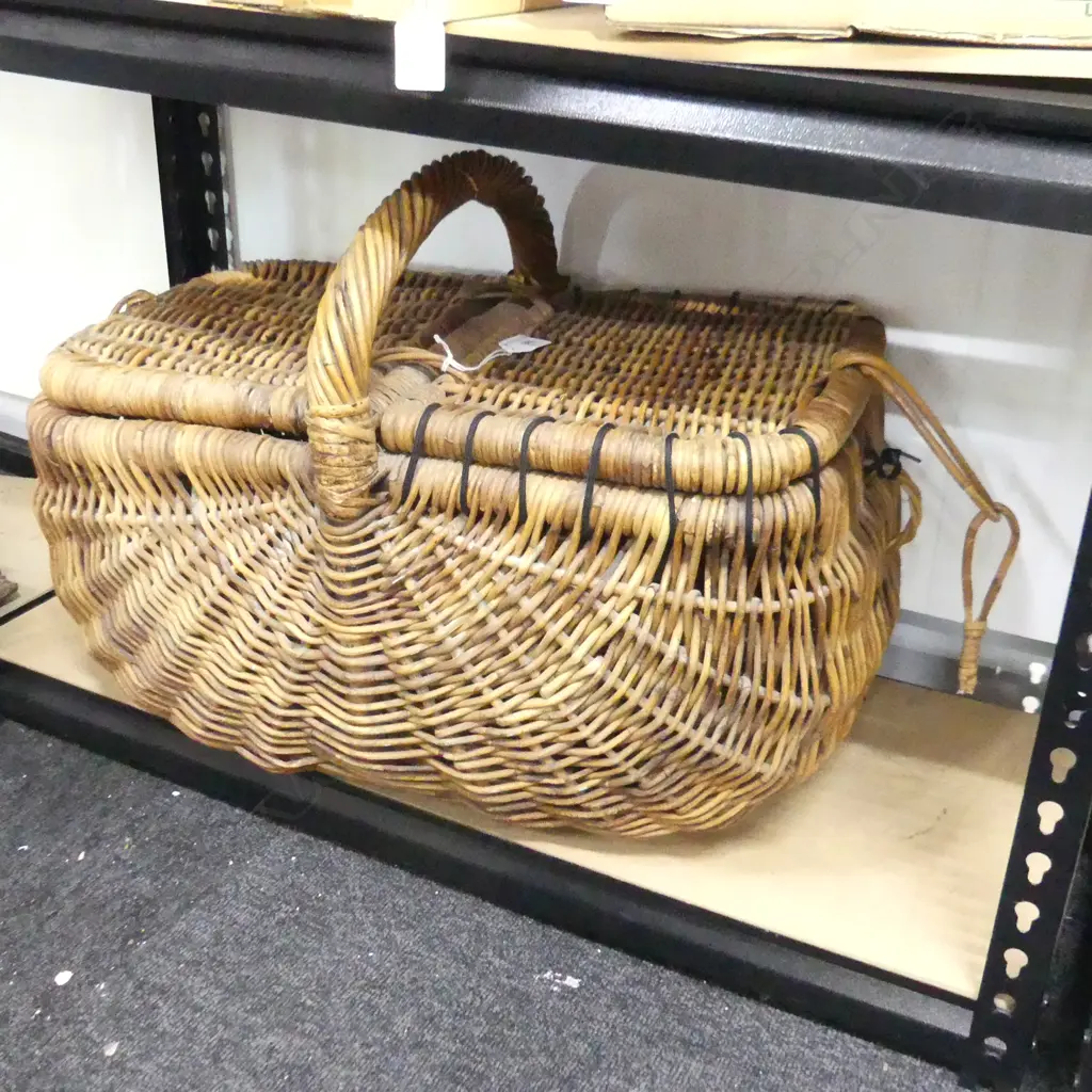PICNIC BASKET SOME WEAR Image 1++