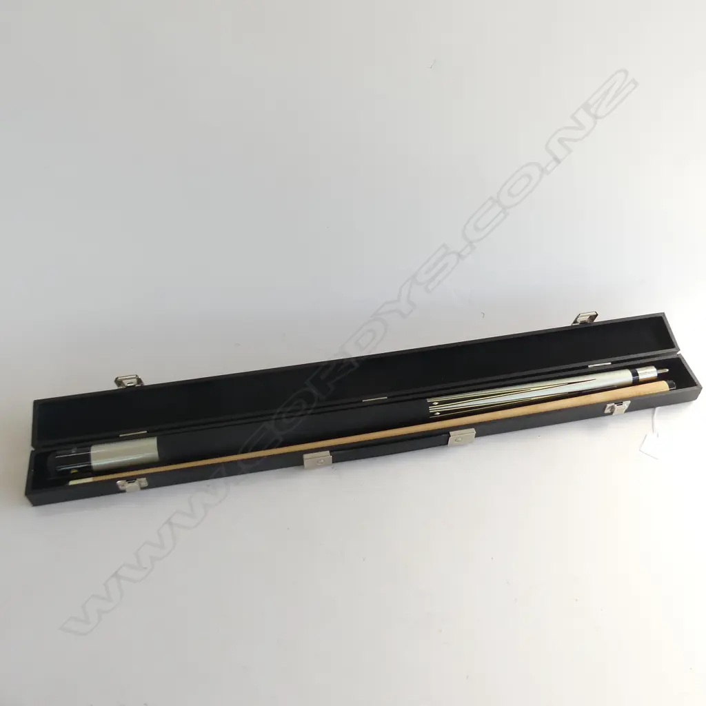 COBRA FOLDING BILLIARD CUE, IN CARRY CASE Image 1++